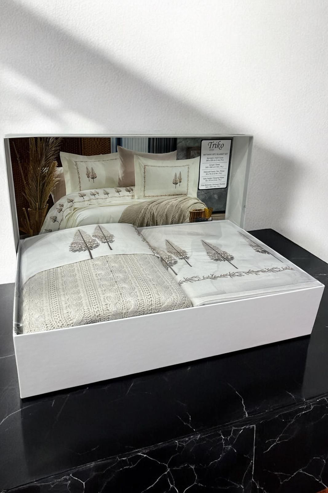 7-Piece Knitted Embroidered Duvet Cover Set (v2)