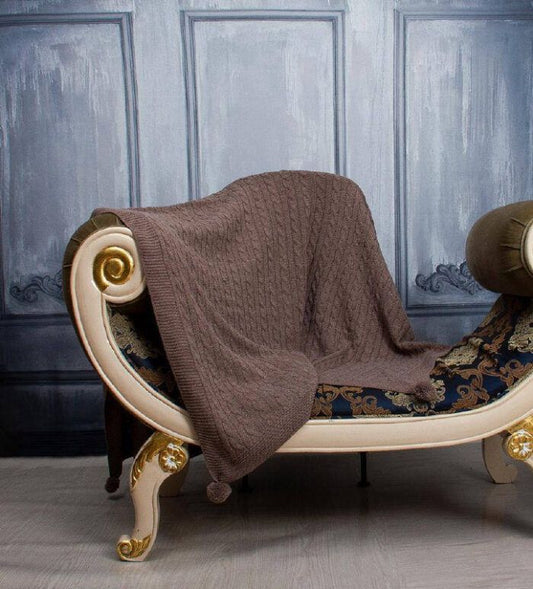 Knitted TV Blanket with Pom Poms – Sofa Throw & Leg Shawl (130×170 cm)