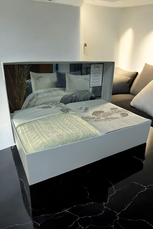 7-Piece Embroidered Jersey Bedding Set – Elegant & Comfortable Sleep